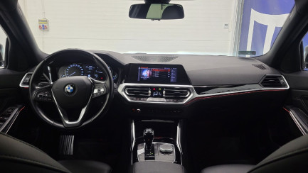 Zdjęcie przedmiotu: BMW 318i Sport Line aut