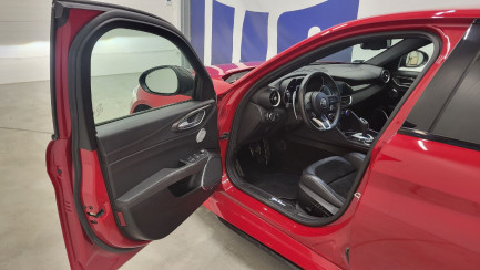 Zdjęcie przedmiotu: ALFA ROMEO GIULIA 2.0 Turbo Veloce TI Q4 aut Pojazd po długotrwałym postoju!