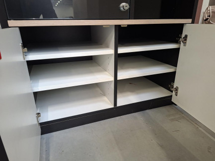 Zdjęcie przedmiotu: Set of shop shelves