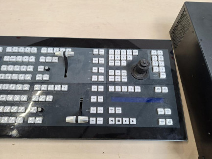 Zdjęcie przedmiotu: System do produkcji live TriCaster 2 Elite + 2-Stripe Control Panel 