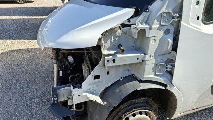 Zdjęcie przedmiotu: Renault Master FWD 2.3 dCi E6 3.5t L3H1 Extra S&S+E Oświadczenie o utracie DR Brak kluczy