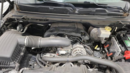 Zdjęcie przedmiotu: RAM 1500 5.7 V8 E6 3.5t Crew Limited Chrome AWD