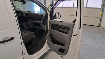 Zdjęcie przedmiotu: Toyota PROACE 2.0 CRD E6.3 3.1t Medium Active Aut.