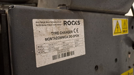Zdjęcie przedmiotu: Montażownica automatyczna do k&oacute;ł samochod&oacute;w osobowych i dostawczych ROCKS OK-08.3111 + Ramię pomocnicze do obsługi opon niskoprofilowych oraz run flat