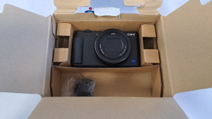 Zdjęcie przedmiotu:  Camera SONY ZV-1 VLOG + Powerbank XTORM RUGGED 10000MAH