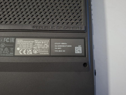 Zdjęcie przedmiotu: Ігровий ноутбук ASUS ROG Strix G713I-HX055W з AMD Ryzen 7 4800H/32 ГБ/512/WIN11 RTX3060