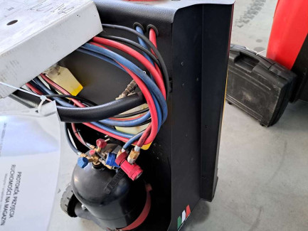 Zdjęcie przedmiotu: Set of workshop equipment (air conditioning equipment, wheel balancer, tire changer, jump starter, fault tester)
