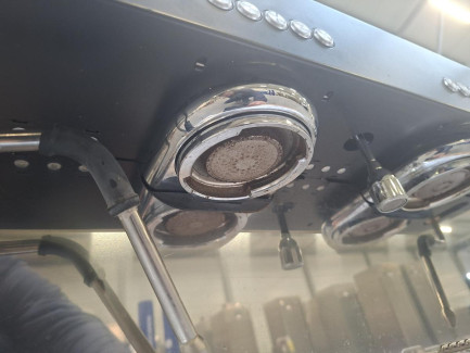 Zdjęcie przedmiotu: Кавоварка CREM EBEE-D82B-22AR 2-х групова