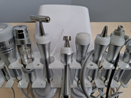 Zdjęcie przedmiotu: AQUAMETIQ HYDRA PRIME cosmetic device used for hydrogen-acid cleansing and skin revitalization.