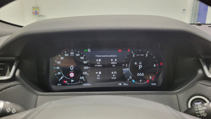 Zdjęcie przedmiotu: Range Rover Velar 2.0 D200 mHEV R-Dynamic S