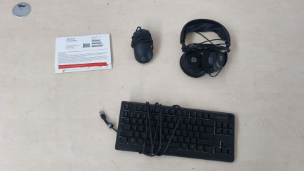 Zdjęcie przedmiotu: Zestaw komputerowy: Komputer stacjonarny Intel Core i5-12400F, RTX 5060, 32GB, 2TB M2, WIN 11 Pro + Monitor LED 27" AOC 27G4X + Słuchawki + Klawiatura  + Myszka 