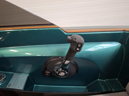 Zdjęcie przedmiotu: Моторний човен VTS FLYING SHARK CAPRI BOWRIDER 5.7