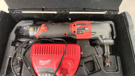 Zdjęcie przedmiotu: Портативні ножиці Milwaukee M18 FNB16-402X