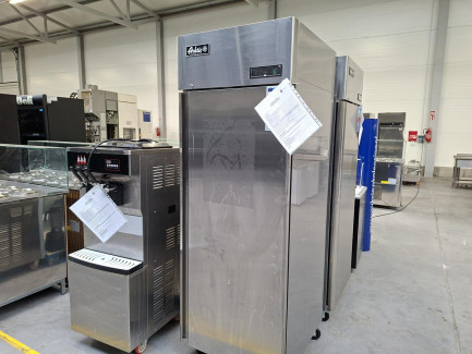 Zdjęcie przedmiotu: A set of catering equipment