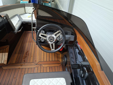 Zdjęcie przedmiotu: Ł&oacute;dź motorowa VTS FLYING SHARK BOWRIDER 5.7