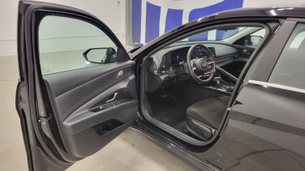 Zdjęcie przedmiotu: Hyundai Elantra 1.6 Smart CVT