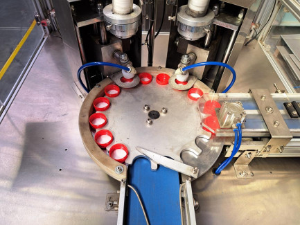 Zdjęcie przedmiotu: Automatic Cap Lining Machine FRTB-SD3-C