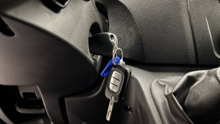 Zdjęcie przedmiotu: Renault Master FWD 2.3 dCi L3H2 Pack Clim S&S+E E6d 3.5t