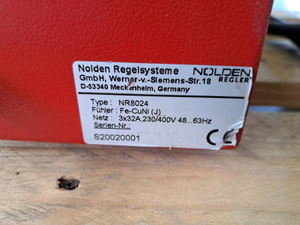 Zdjęcie przedmiotu: The NOLDEN NR8024 hot runner controller is used for precise temperature control in hot runner systems used in the injection molding industry.