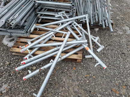 Zdjęcie przedmiotu: Elements of facade scaffolding of the DELTA 70 system