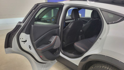 Zdjęcie przedmiotu: Ford Mustang Mach-E 98kWh AWD