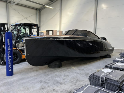 VTS FLYING SHARK 7.7 motorboat