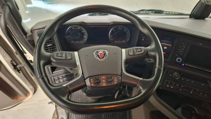 Zdjęcie przedmiotu: SCANIA R460 Super E6 18.0t 4x2 NA Highline
