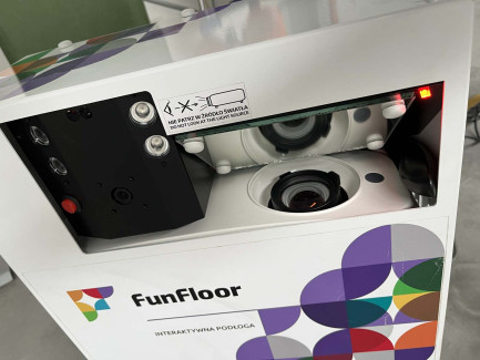 Zdjęcie przedmiotu: Modular interactive multi-sensory projection system