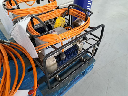 Zdjęcie przedmiotu: Agregaty hydrauliczne PLARAD XB 2-Z-XB z wyposażeniem – 2 szt. 