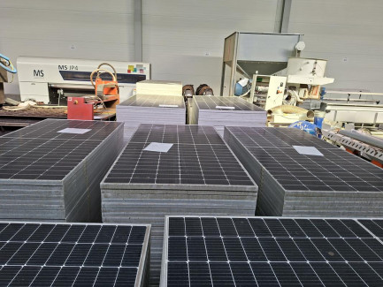 Zdjęcie przedmiotu: Elementy instalacji Fotowoltaicznej o mocy 108,745 kWp