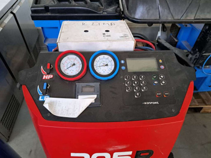 Zdjęcie przedmiotu: Set of workshop equipment (air conditioning equipment, wheel balancer, tire changer, jump starter, fault tester)