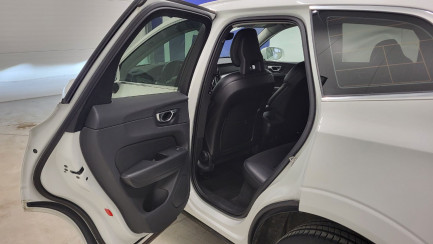 Zdjęcie przedmiotu: Volvo XC60 D4 SCR AWD Momentum aut