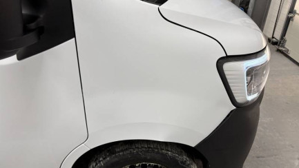 Zdjęcie przedmiotu: Renault Master FWD 2.3 dCi L3H2 Pack Clim S&S+E E6d 3.5t