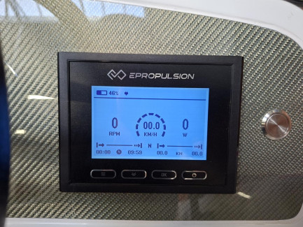 Zdjęcie przedmiotu: Ł&oacute;dź motorowa z napędem elektrycznym VTS FLYING SHARK CLASSIC 5.7