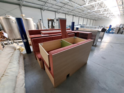 Zdjęcie przedmiotu: Restaurant equipment (sofas and shelves)