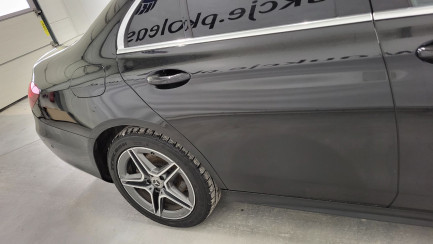 Zdjęcie przedmiotu: Mercedes-Benz E 220 d 4-Matic AMG/Avantgarde