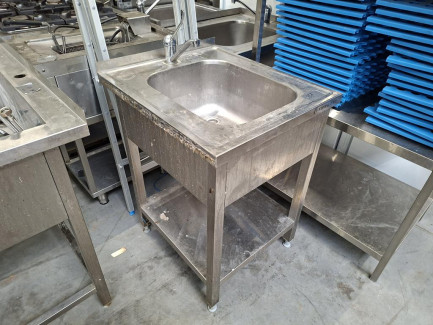 Zdjęcie przedmiotu: A set of catering equipment