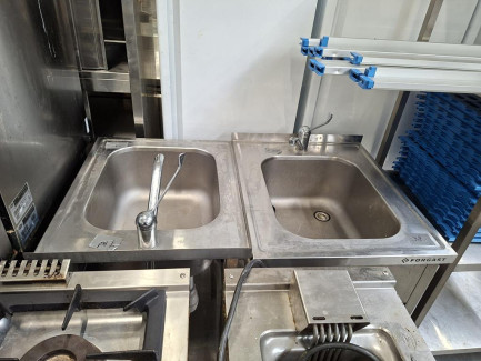 Zdjęcie przedmiotu: A set of catering equipment