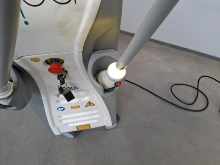 Zdjęcie przedmiotu: Медичний пристрій DEKA ONDA, що використовується для видалення целюліту та зменшення жирової тканини, а також для підтягування обвислої шкіри