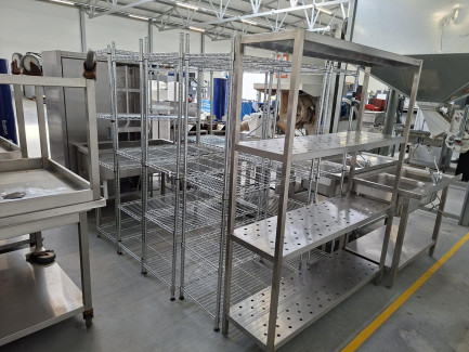 Zdjęcie przedmiotu: A set of catering equipment