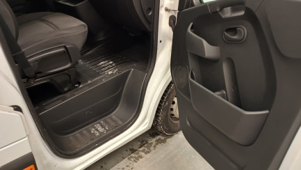 Zdjęcie przedmiotu: Renault Master FWD 2.3 dCi L3H1 Pack Clim S&S+E E6 3.5t