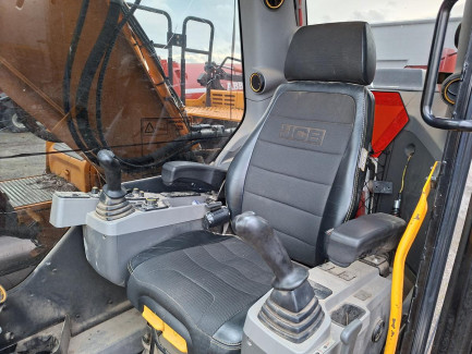 Zdjęcie przedmiotu: JCB 220X crawler excavator + GREENTEC UFKES FC 370 felling head for cutting trees and shrubs