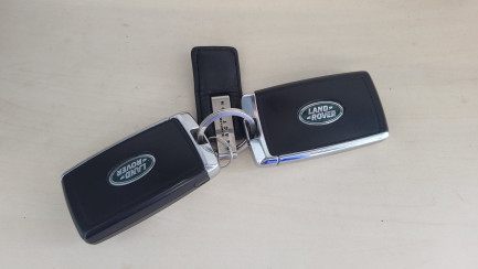Zdjęcie przedmiotu: Range Rover Velar 2.0 D200 mHEV R-Dynamic S