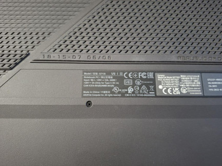 Zdjęcie przedmiotu: Ігровий ноутбук ASUS ROG Strix G713I-HX055W з AMD Ryzen 7 4800H/32 ГБ/512/WIN11 RTX3060