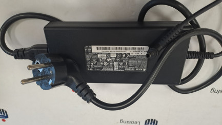 Zdjęcie przedmiotu: Ноутбук MSI Bravo 15 C7VF-249XPL Ryzen 7 7735HS / 16 ГБ / 1 ТБ / RTX 4060 / 144 Гц / 16 ГБ ОЗП / 1 ТБ SSD PCIe / Windows 11 Home