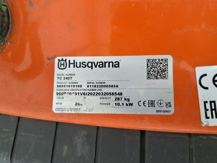 Zdjęcie przedmiotu: Садовий трактор Husqvarna TC 242T з причепом та аксесуарами