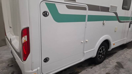 Zdjęcie przedmiotu: LAIKA KOSMO E6d-F 3.5t F510 Alkowa