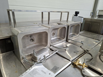 Zdjęcie przedmiotu: A set of catering equipment