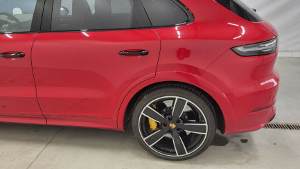 Zdjęcie przedmiotu: Porsche Cayenne Turbo Błędny wpis mocy i pojemności silnika w DR