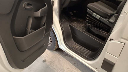 Zdjęcie przedmiotu: Renault Master FWD 2.3 dCi E6 3.5t L3H1 Extra S&S+E